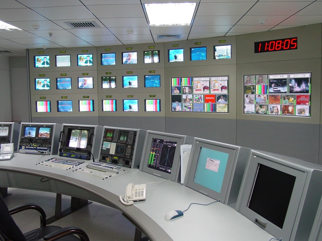 1080P/4K视频图像高清多信号矩阵控制切换主机 1080P/4K视频图像高清多信号矩阵控制切换主机